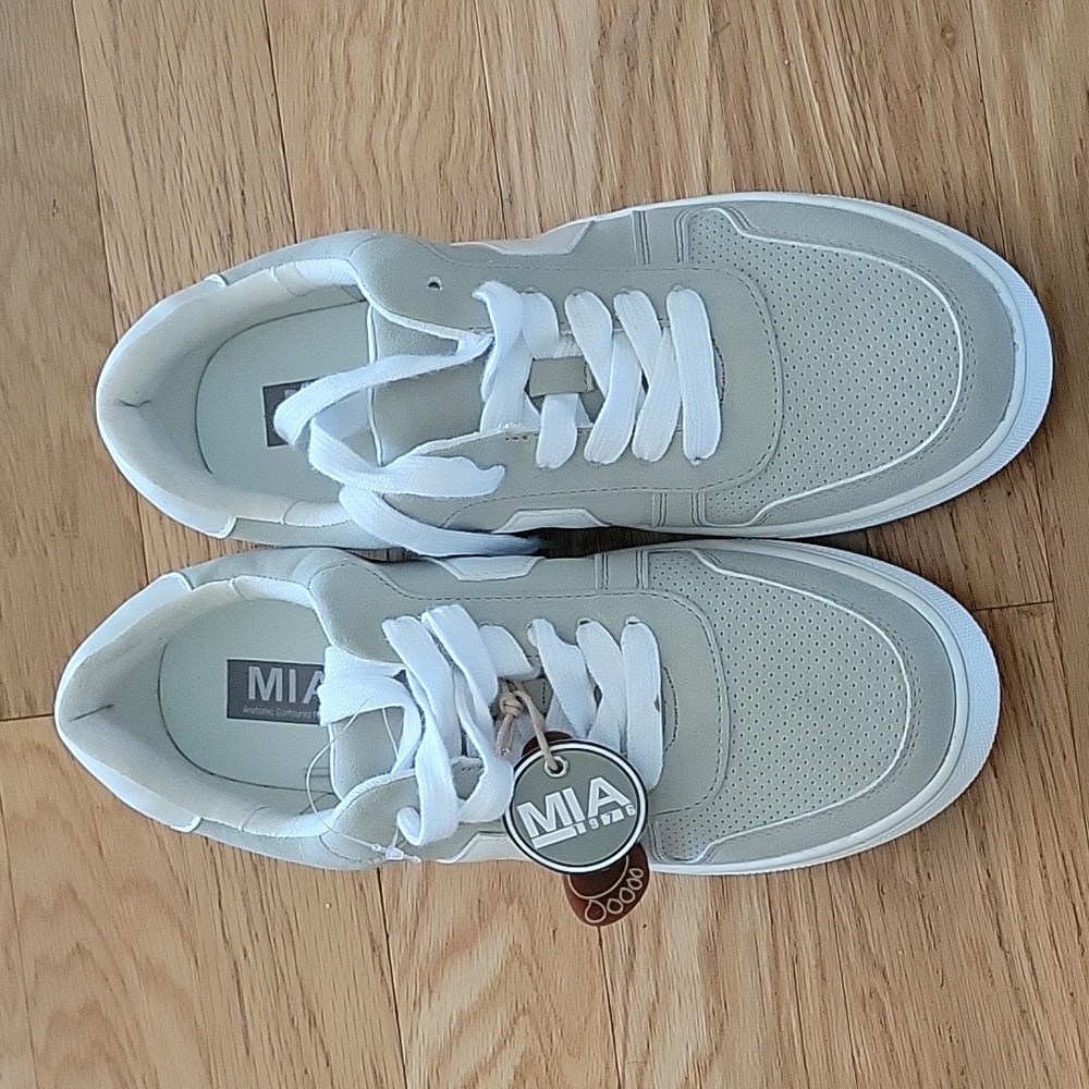 MIA tennis shoes sz 9